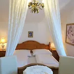 מלון Hotel Romantik 3*
